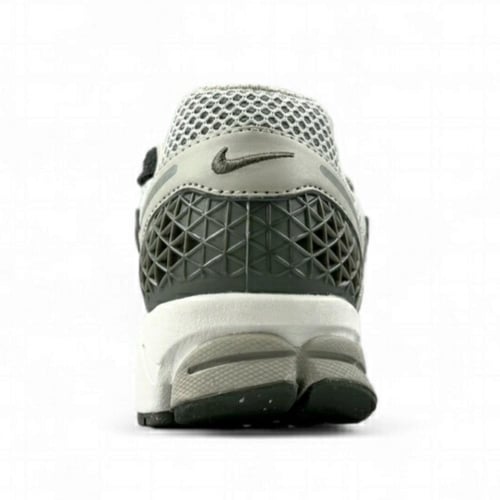 Nike Air Zoom Vomero 5