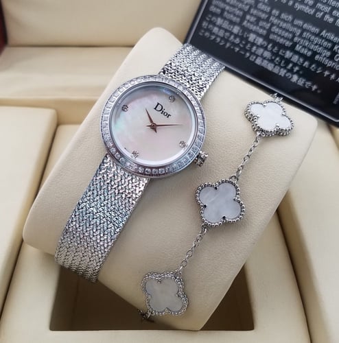 طقم ديور نسائي