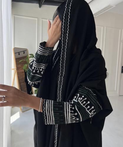 عباية اليوم الوطني.