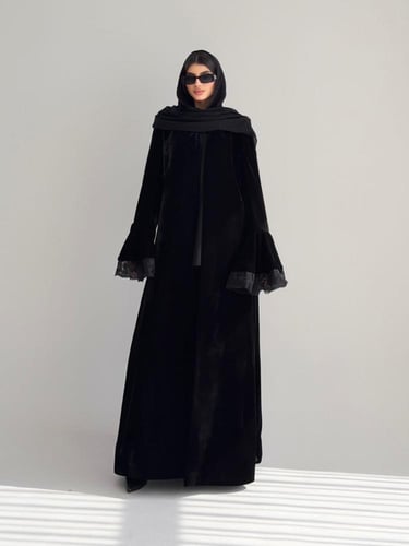 بليزر مخمل ملكي بكم ستايل ورده و اطراف دانتيل