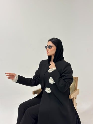 بليزر اسود بدانتيل و ورود