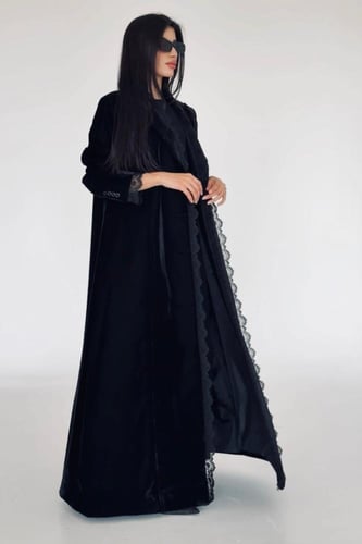 عباية بليزر مخمل دانتيل الأميرة