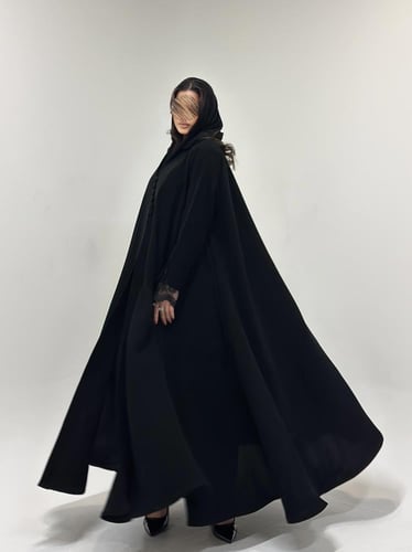 عبايه ملكي دبل كلوش باكمام دانتيل