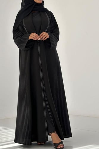 عبايه عملية اسود مقلم و ساده
