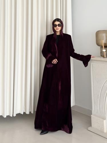 بليزر مخمل عنابي غامق بتصميم كم ورده