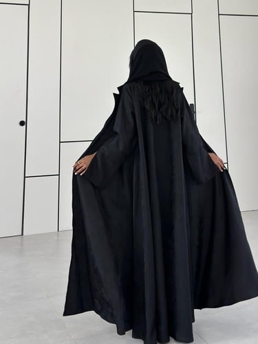 عباية سحر الورد الملكية