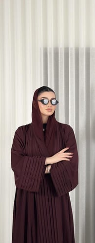 عبايه لمسة عناب
