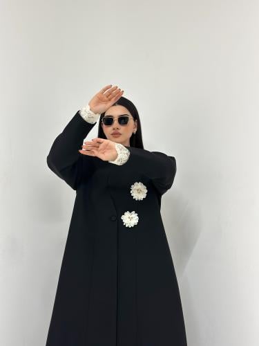 بليزر اسود بدانتيل و ورود