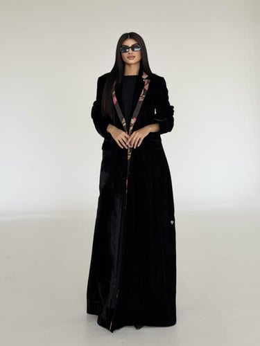 عبايه بليزر ورد المخمل