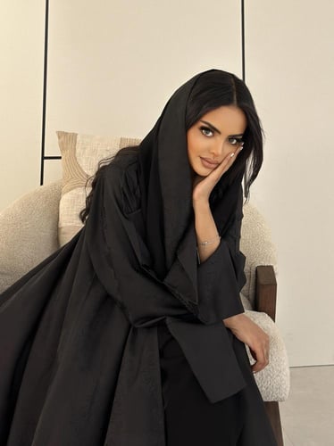 عباية سحر الورد الملكية