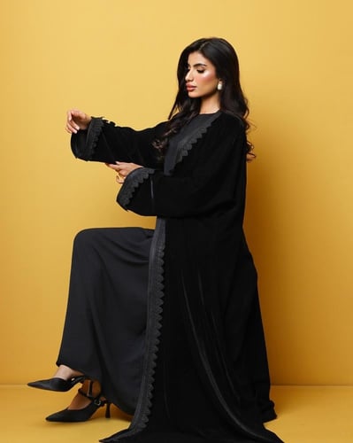 عباية مخمل لف بتطريز مغربي
