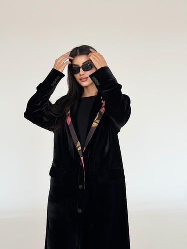 عبايه بليزر ورد المخمل