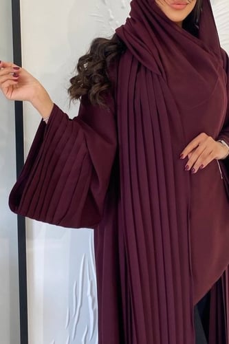 عباية سحر العناب
