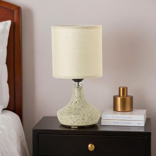 أباجورة طاولة كلاسيك بإضاءة جميلة