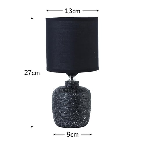 أباجورة طاولة أنيقة مع إضاءة خافتة