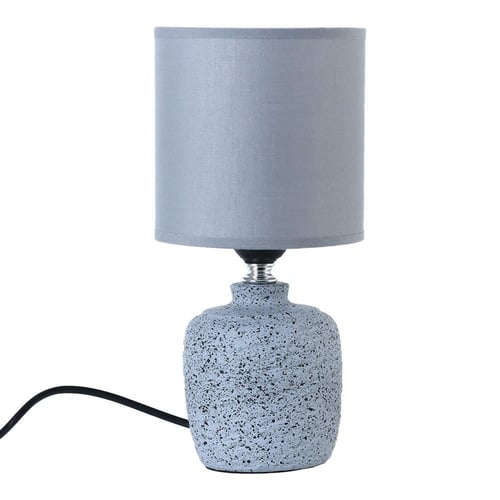 أباجورة طاولة أنيقة مع إضاءة خافتة