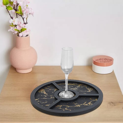 صحن مكسرات وحلويات مقسم