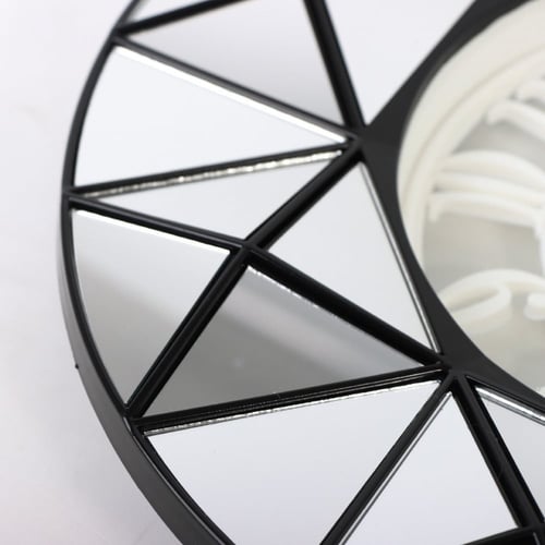 ساعة حائط مودرن بتصميم مرايات مثلثة الشكل لون أسود