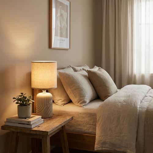 مصباح طاولة بتصميم عصري