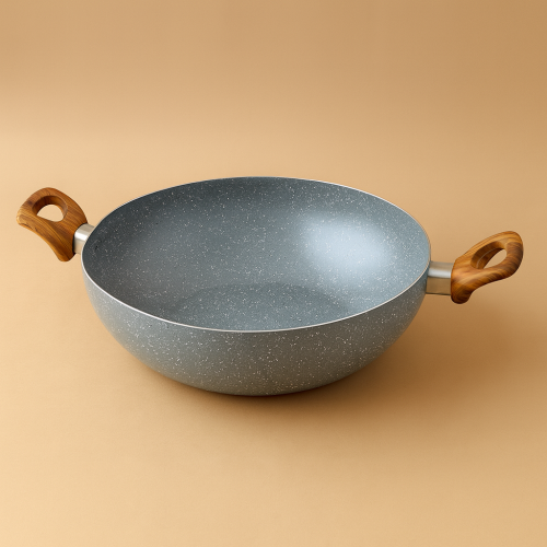 مقلاة عميقة بغطاء غير لاصقة