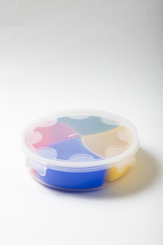 علبة بلاستيك هندية دائرية بغطاء محكم ومقسم بألوان...