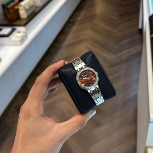 ساعة نسائية من زيروس