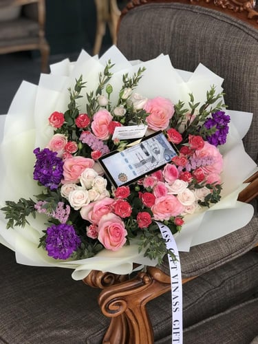 بوكيه ورد مع مبلغ مالي