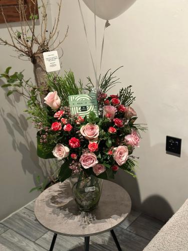 فازة ورد طبيعي