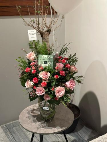 فازة ورد شفافة