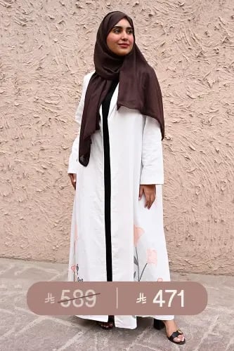 عباية لنن اوف وايت بتطريز ورود ناعم