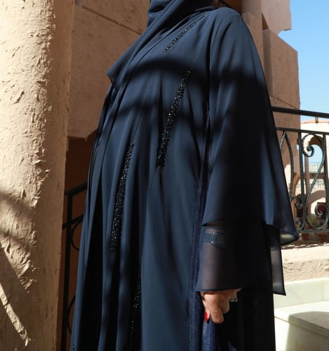 عباية كحلية شيفون فاخرة مطرزة بخرز كحلي مفتوحة