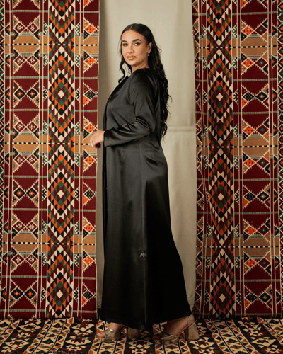 عباية تفته سوداء بأزارير كريستال أنيقة