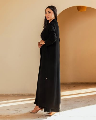 عباية سوداء كريب رسمية بقصة مميزة