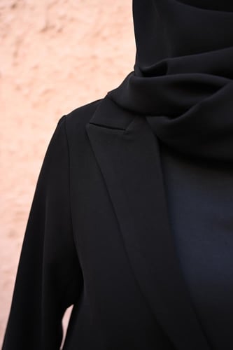 عباية كريب سوداء بقصة كلوش سادة