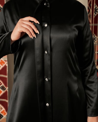 عباية تفته سوداء بأزارير كريستال أنيقة