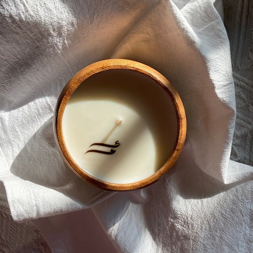 شمعة خشبية أنيقة