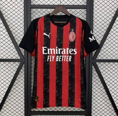 تيشيرت ايسي ميلان الاساسي لموسم 2026