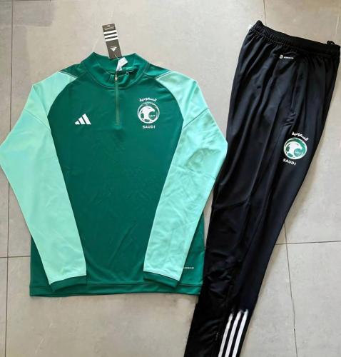 طقم سويتر المنتخب السعودي مع بنطلون أسود لموسم 202...