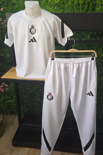 طقم تمارين النصر لون ابيض 25/26 تيشيرت مع بنطلون