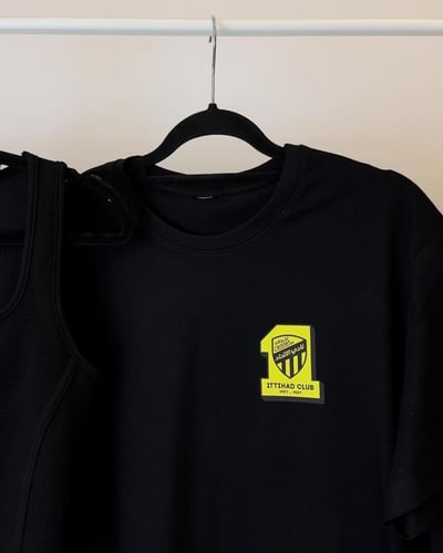 بلوزة مع تيشيرت نادي الاتحاد