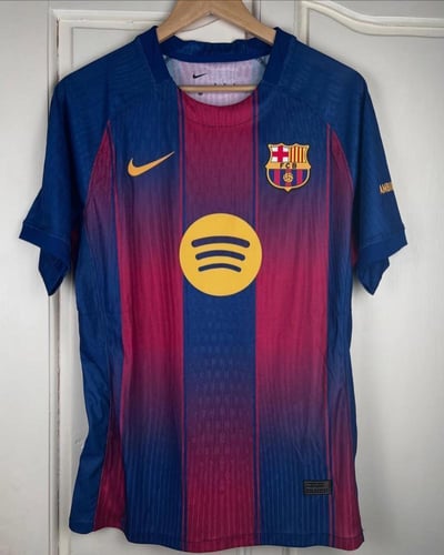 تيشيرت برشلونة الجديد 2026 نسخة اللاعبين - متجر مل...