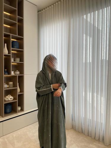 Bisht green abaya