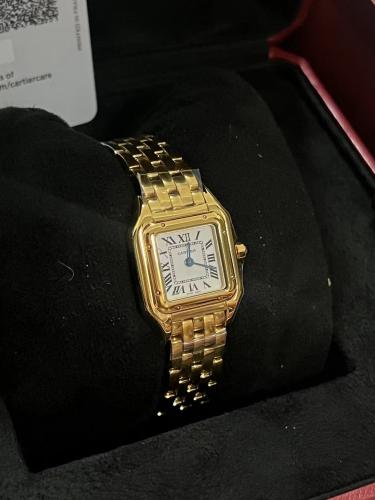 ساعة كارتير ذهبي