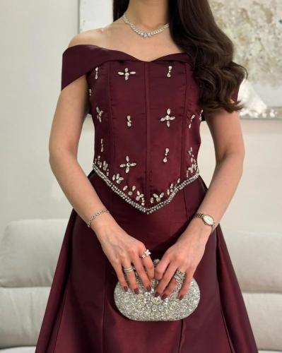 فستان سهرة بلون عنّابي فخم