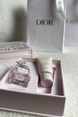 عطر مس ديور ٥ مل + لوشن جسم ٢٠ مل شامل البوكس والك...