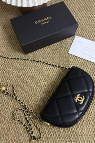 شنطة شانيل شامل الستراب والبوكس