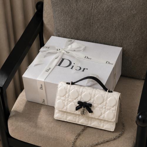 شنطة ديور Dior بفيونكة إصدار 2026 ( اوف وايت )