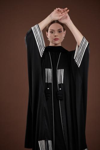 عبايه تطريز باللون الابيض