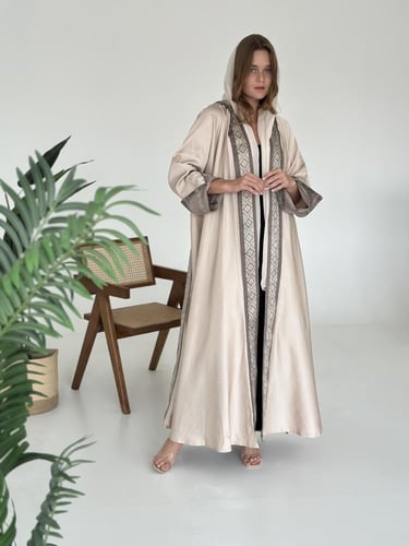 عباية حرير مغسول مع لنن هندي مقلم بيج