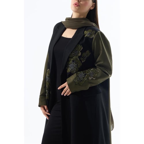 عبايه كريب مع تفته وتطريز طباعه